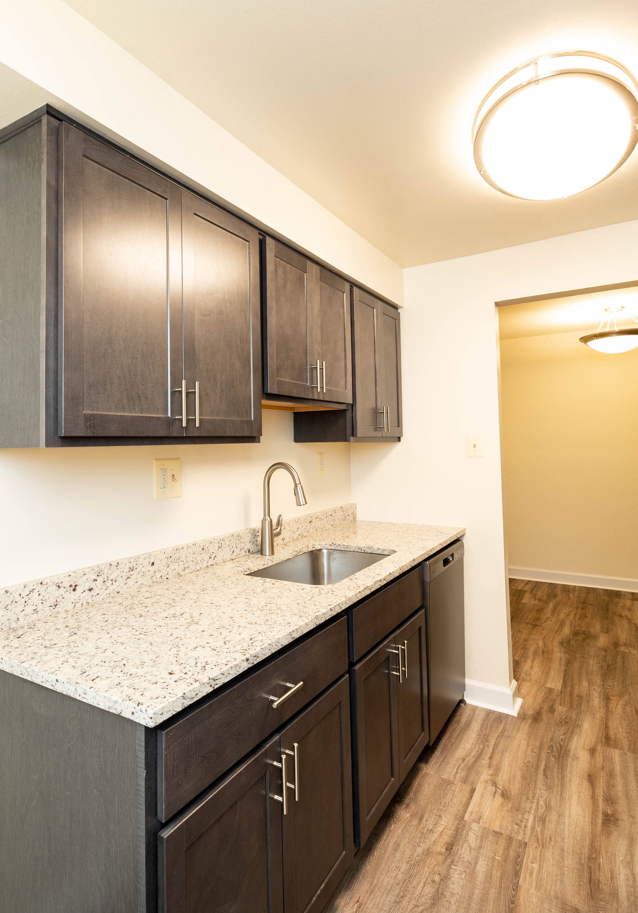 Seminary Roundtop Apartments Image 4